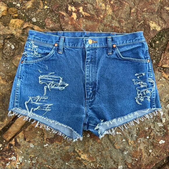 Vintage Wrangler cutoff Jean shorts fray hem distressed festival boho - Picture 7 of 8